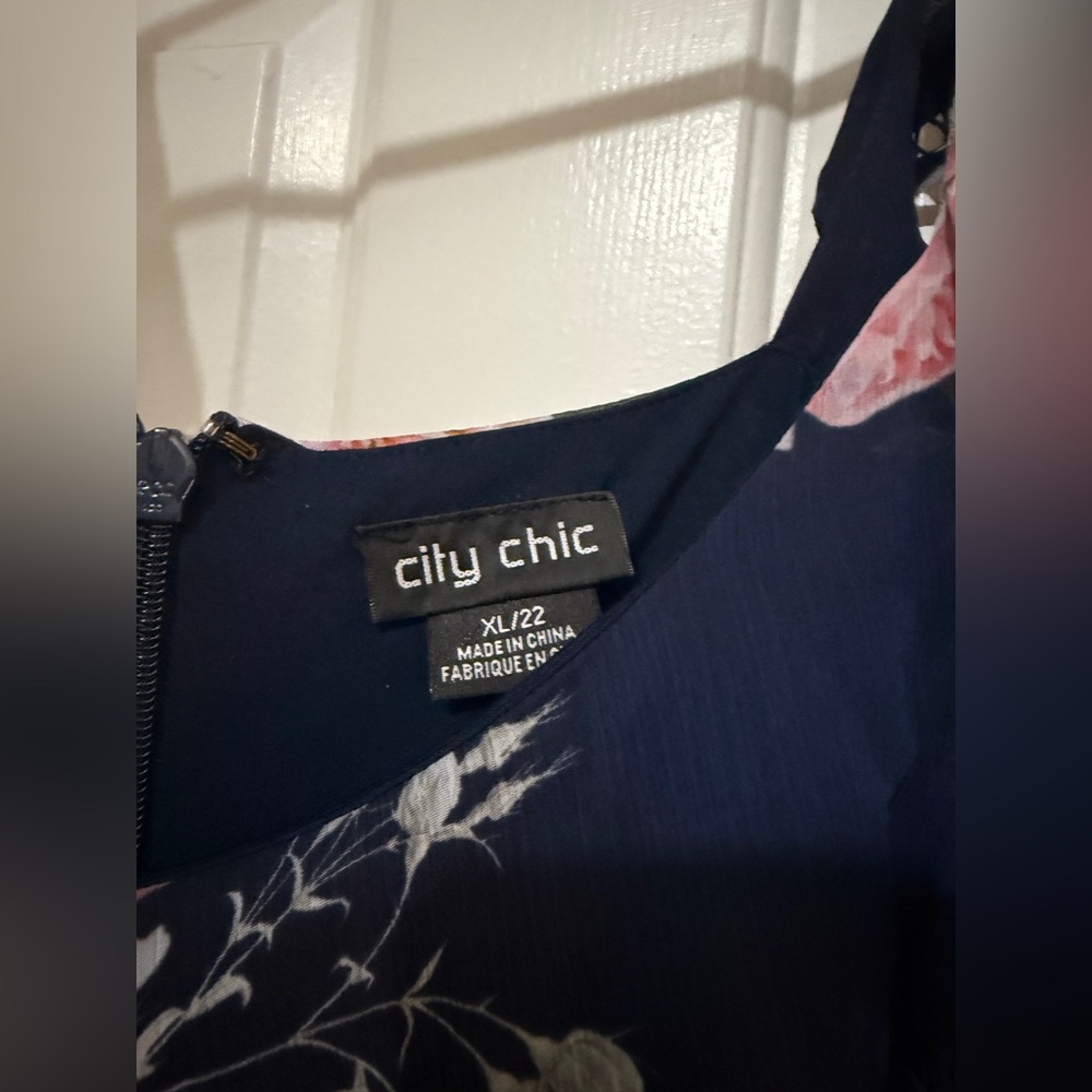 City Chic Blue and Pink Floral Romper Size 22 - Picture 2 of 4